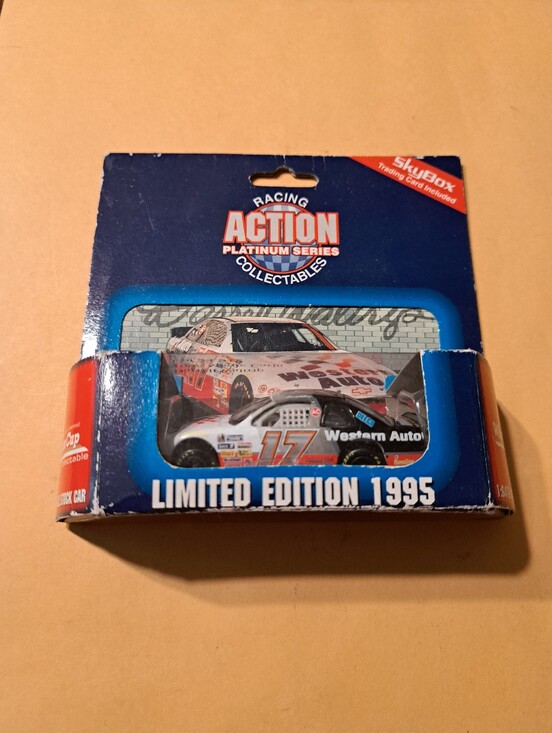 Racing Action Collectibles Other - Vintage 1995 Racing Action Platinum #17 Darrell Waltrip NASCAR Die-Cast Race Car